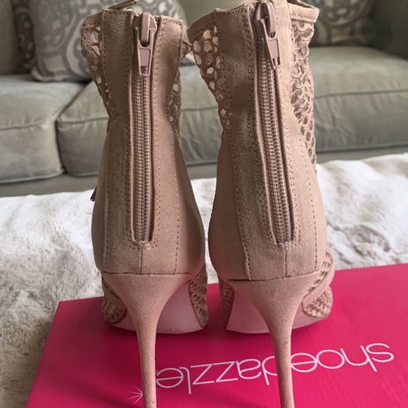 Beige heeled booties - Picture 3 of 4